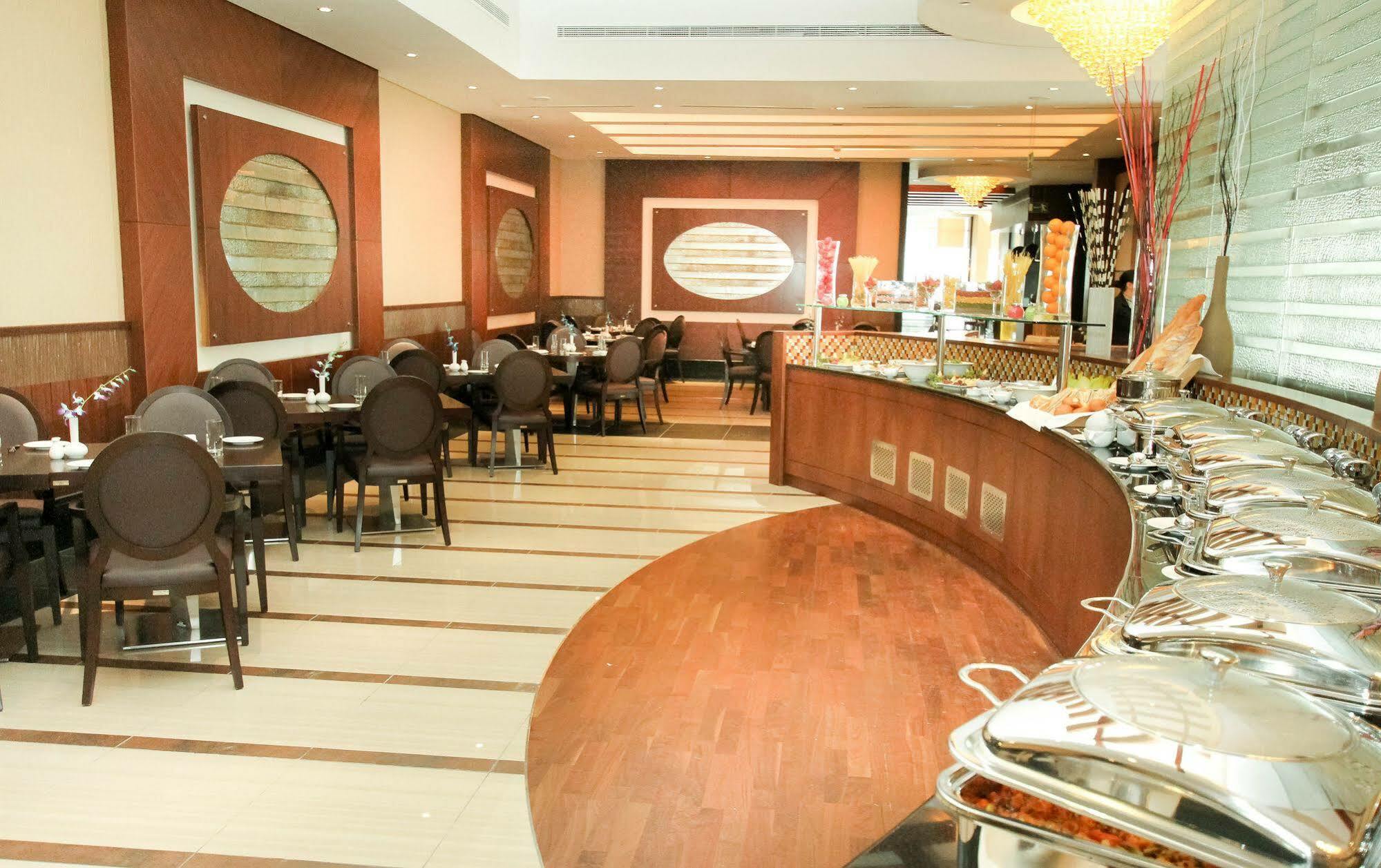 Danat Capital Hotel Abu Dhabi Buitenkant foto